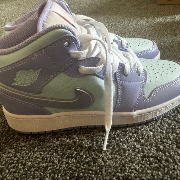 Jordan 1 Mid
Purple Aqua - Picture 3 of 3